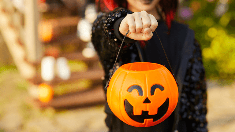 Mum urges parents to avoid giving children these sweets on Halloween