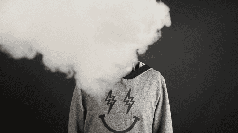 Lack of laws around vaping in Ireland is ‘normalising’ the act of smoking to children