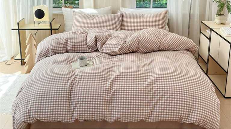 Shoppers rave about ‘cosy’ gingham duvet set that’s perfect for autumn
