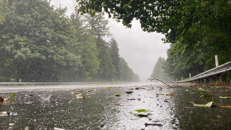 Expert explains reports of ‘mini tornado’ in Cork