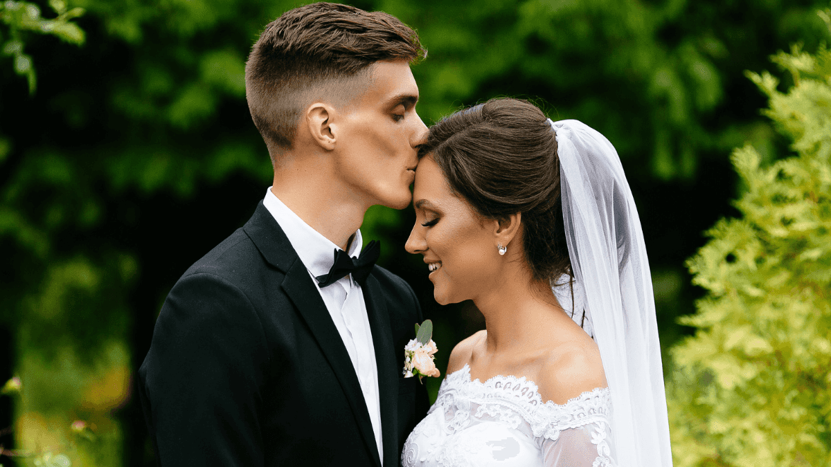 Couples therapist reveals the perfect age to get married if you don’t want a divorce