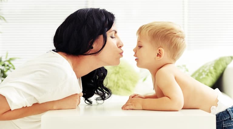 This expert warns kissing your kids on the lips is “too sexual”