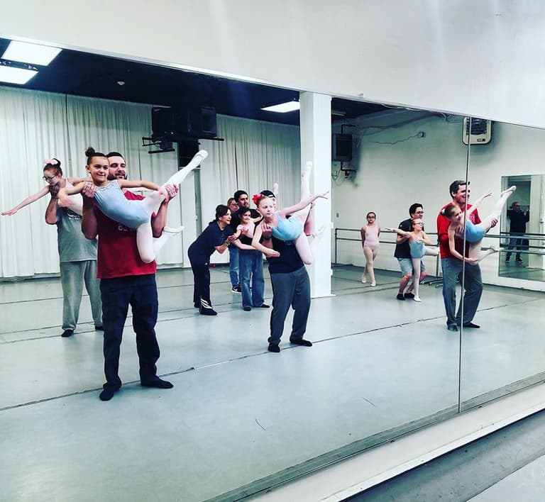WATCH: This daddy-daughter ballet class is the sweetest thing you’ll see this week