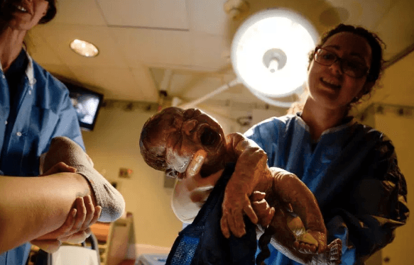 This Mum Snapped Her Own Pictures Of Her Son’s Birth And They Are INCREDIBLE