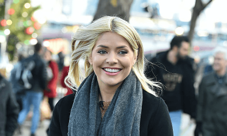 The fab €42 jumper Holly Willoughby wore on This Morning