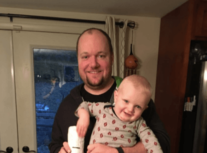 This dad measures his son’s growth in a peculiar and hilarious way