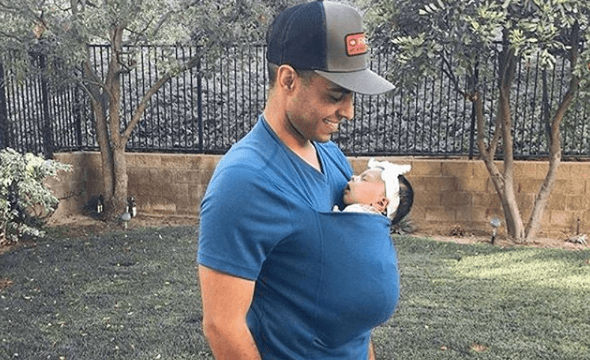 These t-shirts for dads with a built-in baby pouch are beyond adorable