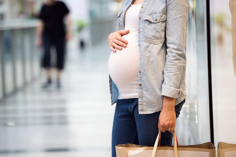 Mum pregnant with twins accused of shoplifting by police officer