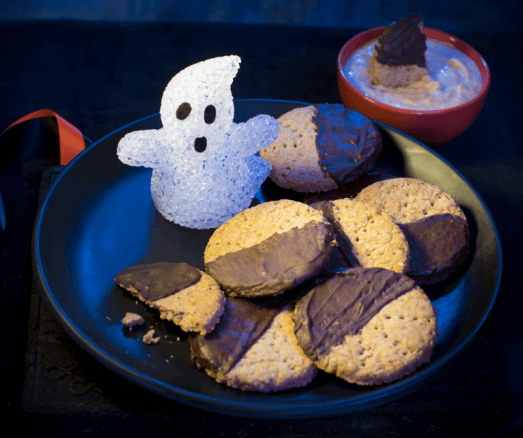 Pumpkin and praline cheesecake dip with ginger digestive biscuits is the perfect Halloween treat