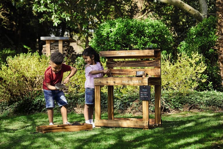 Aldi are bringing out a range of garden toys that the kids will absolutely love