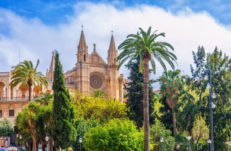 Girls’ weekend away? Here is how you spend 3 perfect days in Palma de Mallorca