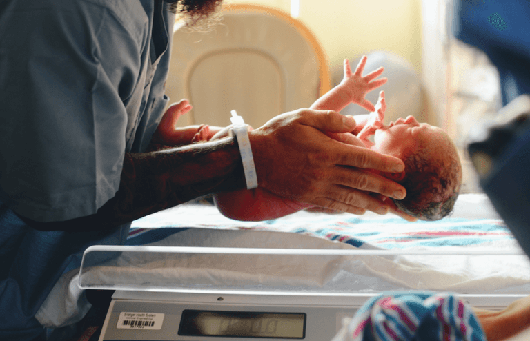 Giving birth: The incredible picture that’ll make you realise just how insanely amazing women’s bodies are
