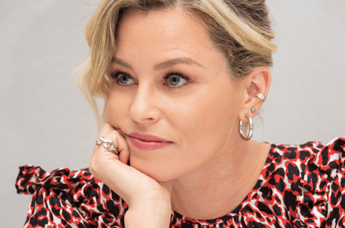 Elizabeth Banks says she felt judged for using a surrogate to have children