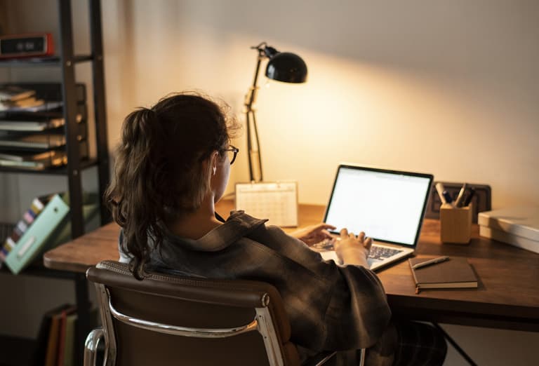 Court rules the walk from your bed to desk is officially a “commute”