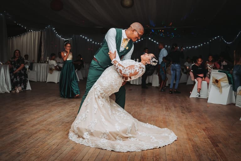 Woman asks husband for divorce after cruel wedding cake stunt