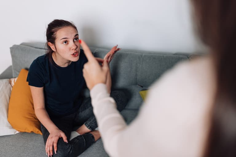 ‘Am I mean for asking my 18-year-old daughter to pay €86 a month toward bills?’