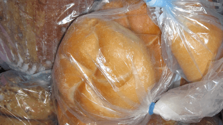 Mum labeled ‘cruel’ for defrosting sandwiches she makes for kids lunches every two weeks