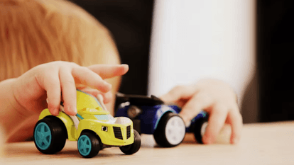 How to keep your toddler busy on a plane