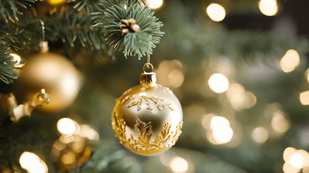 Shoppers rush to snap up this 7ft artificial Christmas tree for less than €75