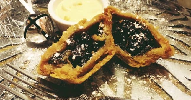 Anyone for a deep-fried mince pie? Eh… YES PLEASE. Anyone for a deep-fried mince pie? Eh… YES PLEASE.