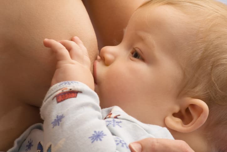 Mum sparks debate over experiment she claims ‘proves breast is best’ Mum sparks debate over experiment she claims ‘proves breast is best’