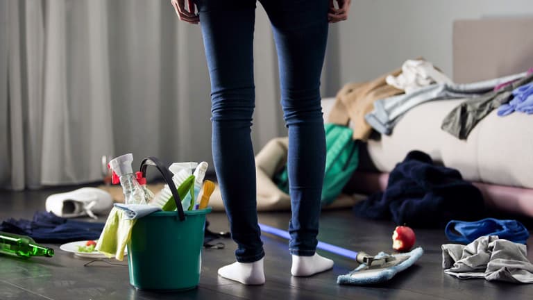 The 15 rage-filled thoughts we’ve ALL had while cleaning the house (again) The 15 rage-filled thoughts we’ve ALL had while cleaning the house (again)