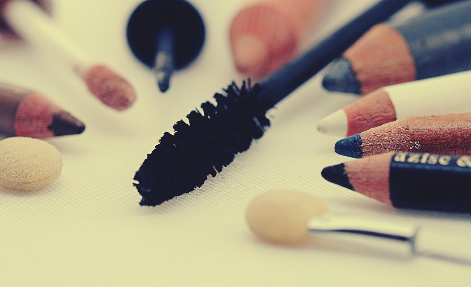 Eye make-up removal: Do YOU know this trick?