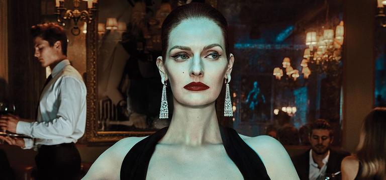 Fitness group ‘Equinox’ defends their image of a glamorous breastfeeding mother