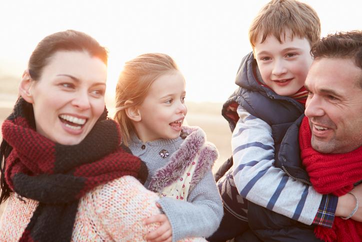 9 excellent travel tips that will save your sanity when flying with children