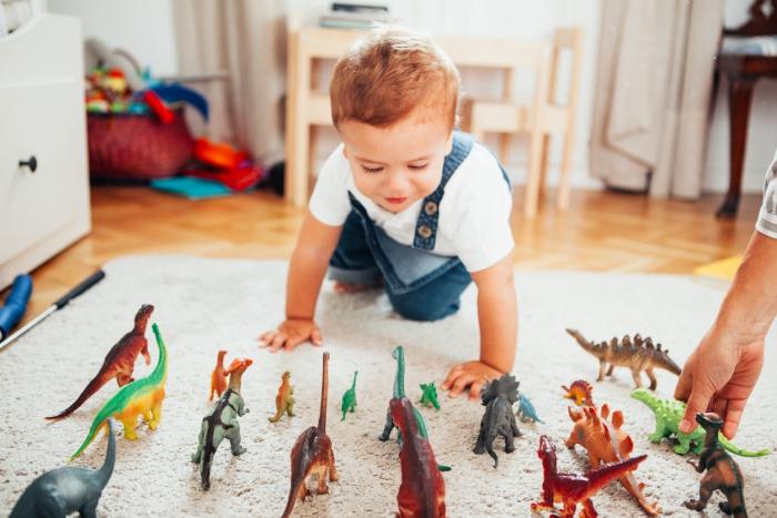 Hilarious! Dad accidentally orders a 20 foot dinosaur for his son online
