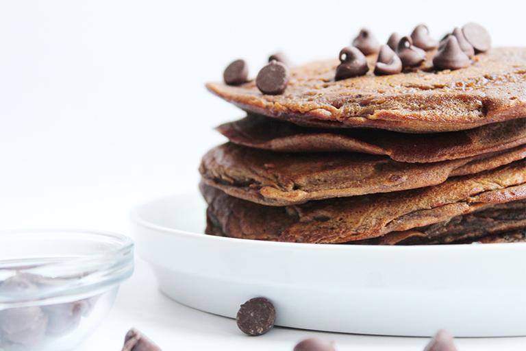 Gluten-free & refined sugar-free double chocolate pancakes – because Saturday