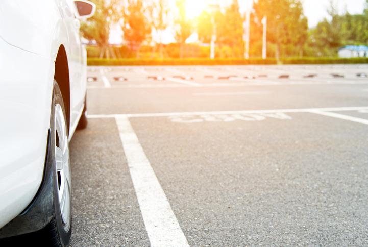 Shoppers break into hot car in Birmingham to rescue 2-month-old baby