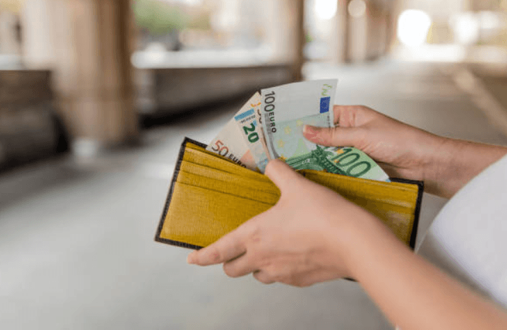 60 percent of parents say they’ll have to borrow money to cope with school costs