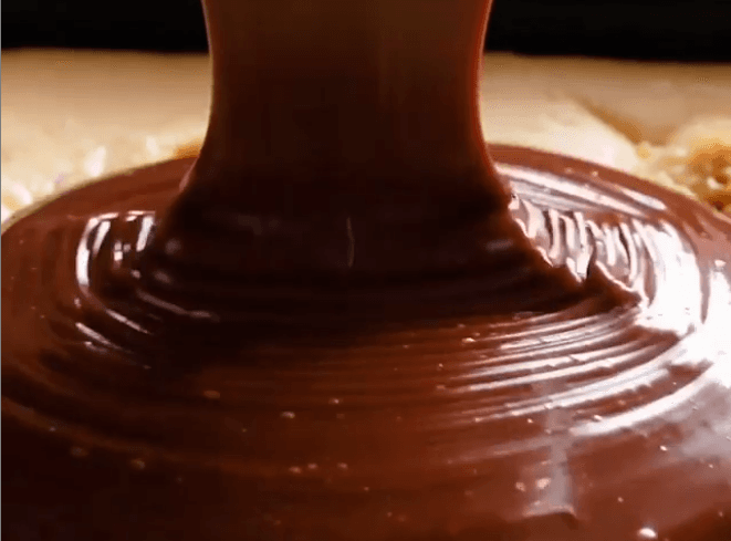 The kids will absolutely adore this gorgeous Ferrero Roche cheesecake