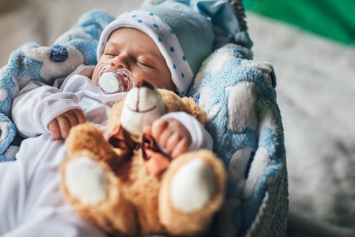 The super simple trick that might be the key to getting your baby to sleep more at night