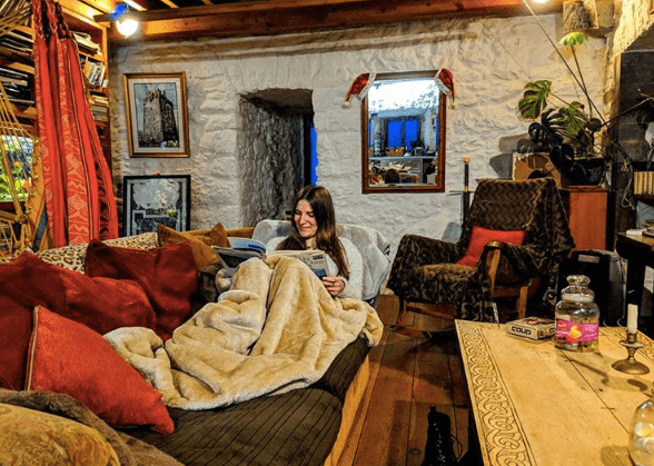 This Galway castle has the most popular room in Airbnb history, and WOW