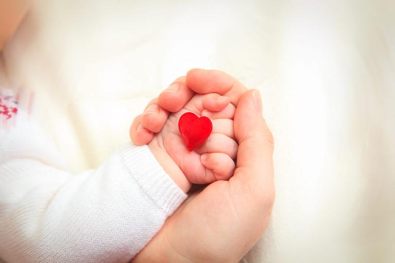 This little girl protecting her newborn sister is the sweetest thing ever