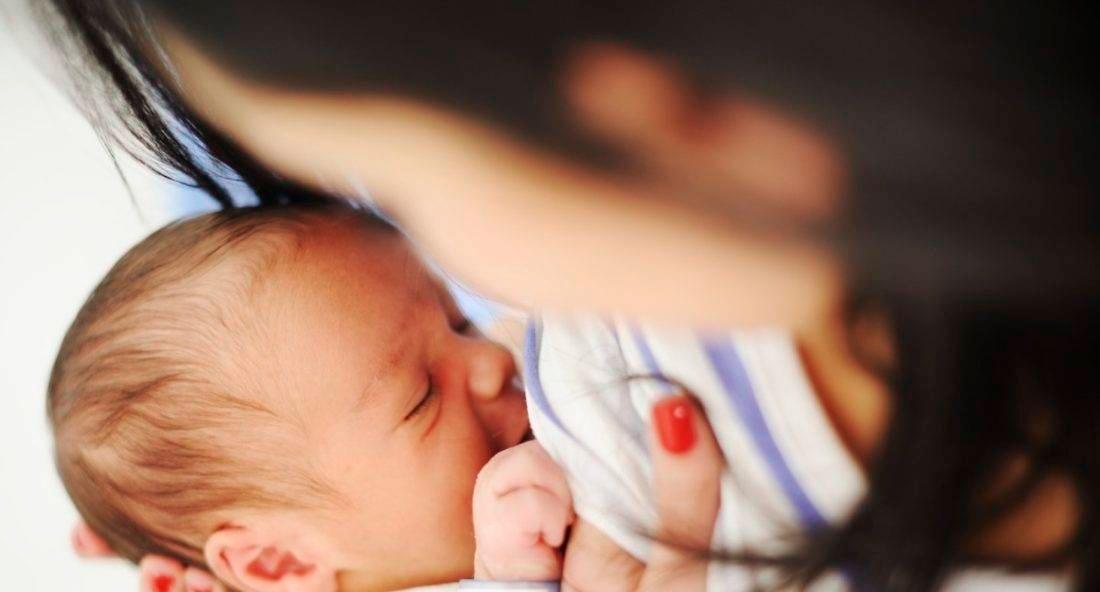 Mother shamed for breastfeeding in fast food restaurant recieves huge support