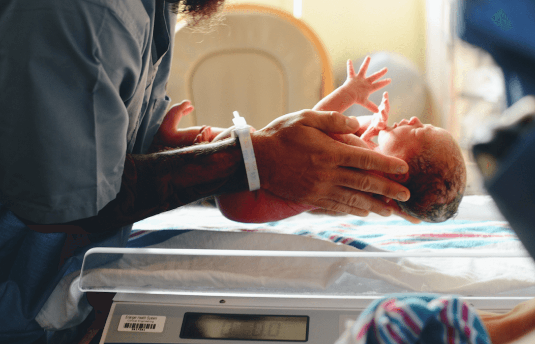 Giving birth: The incredible picture that’ll make you realise just how insanely amazing women’s bodies are