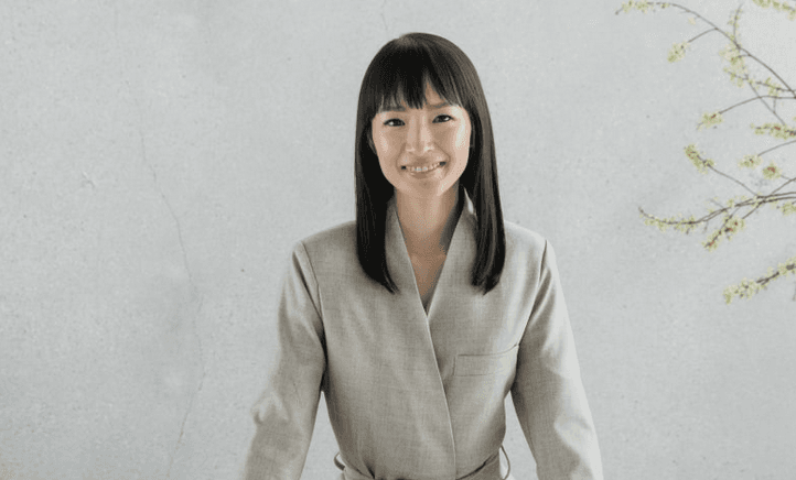 On an organising frenzy? Here is Marie Kondo showing you how to really fold a fitted sheet