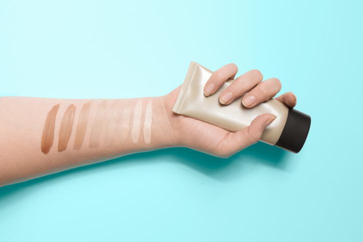 This brand new foundation blurs imperfections and it’s formulated with Hyaluronic Acid too