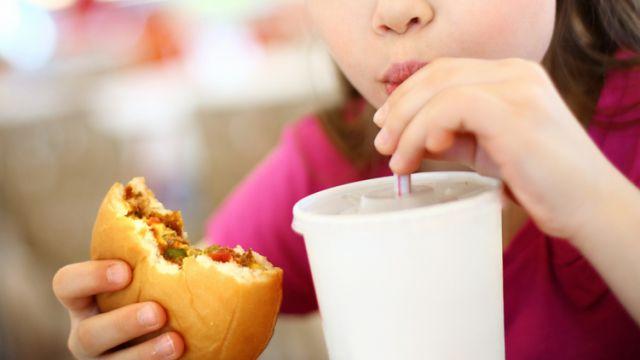 Dads are far more likely to give children junk food, says new study