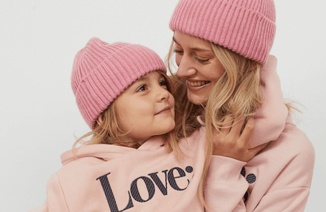 The latest ‘mom and mini-me’ outfits at H&M are so flipping adorable