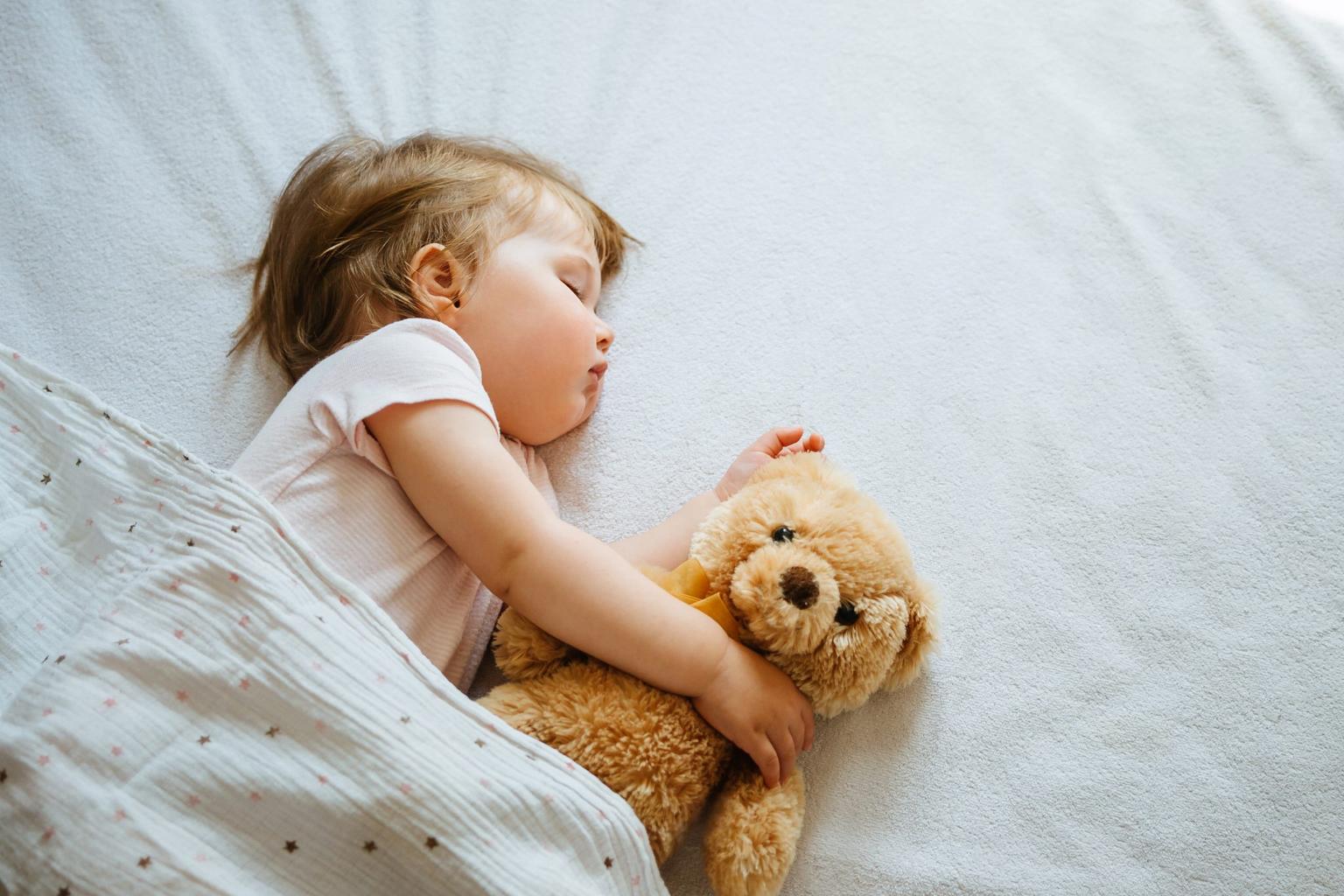 Sleep expert offers advice to combat early rising toddlers