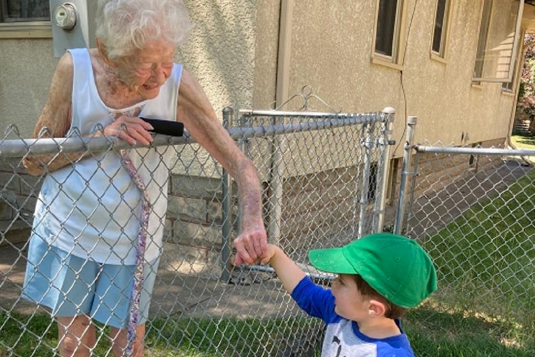 Pandemic sparks unlikely friendship between 2-year-old and his 99-year-old neighbour