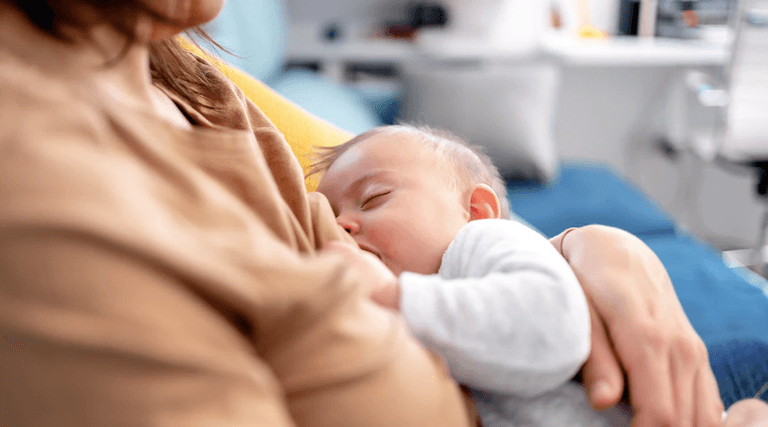 This mum was asked to leave her own mother’s house for breastfeeding