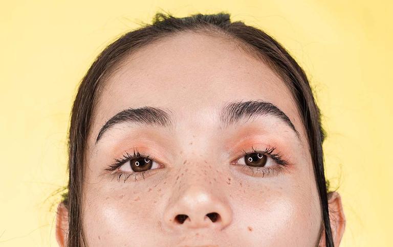 Apparently lots of people don’t wear foundation on their foreheads and we’re shook