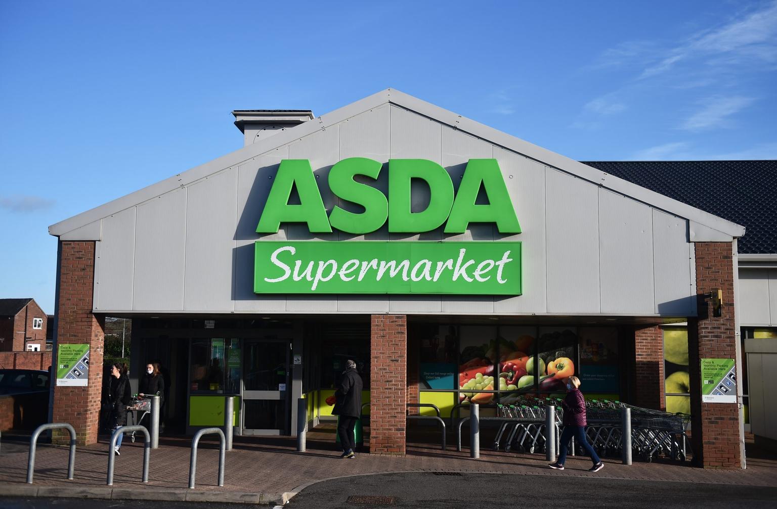 Toddler saved by supermarket workers after hearing mother screaming for help