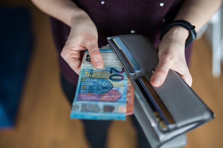 Parents have just weeks left to apply for back to school boost of €385