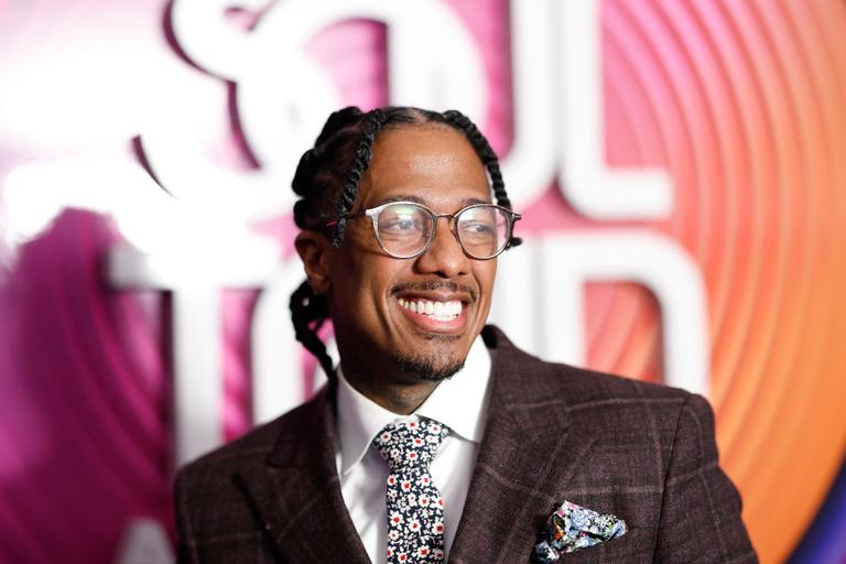Nick Cannon estimates that he spends over €200k a year taking his 12 kids to Disneyland